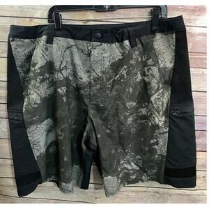 Magellan Angler Shorts Black camo Hunting Fish 2XL Zipper Pocket Mesh sides